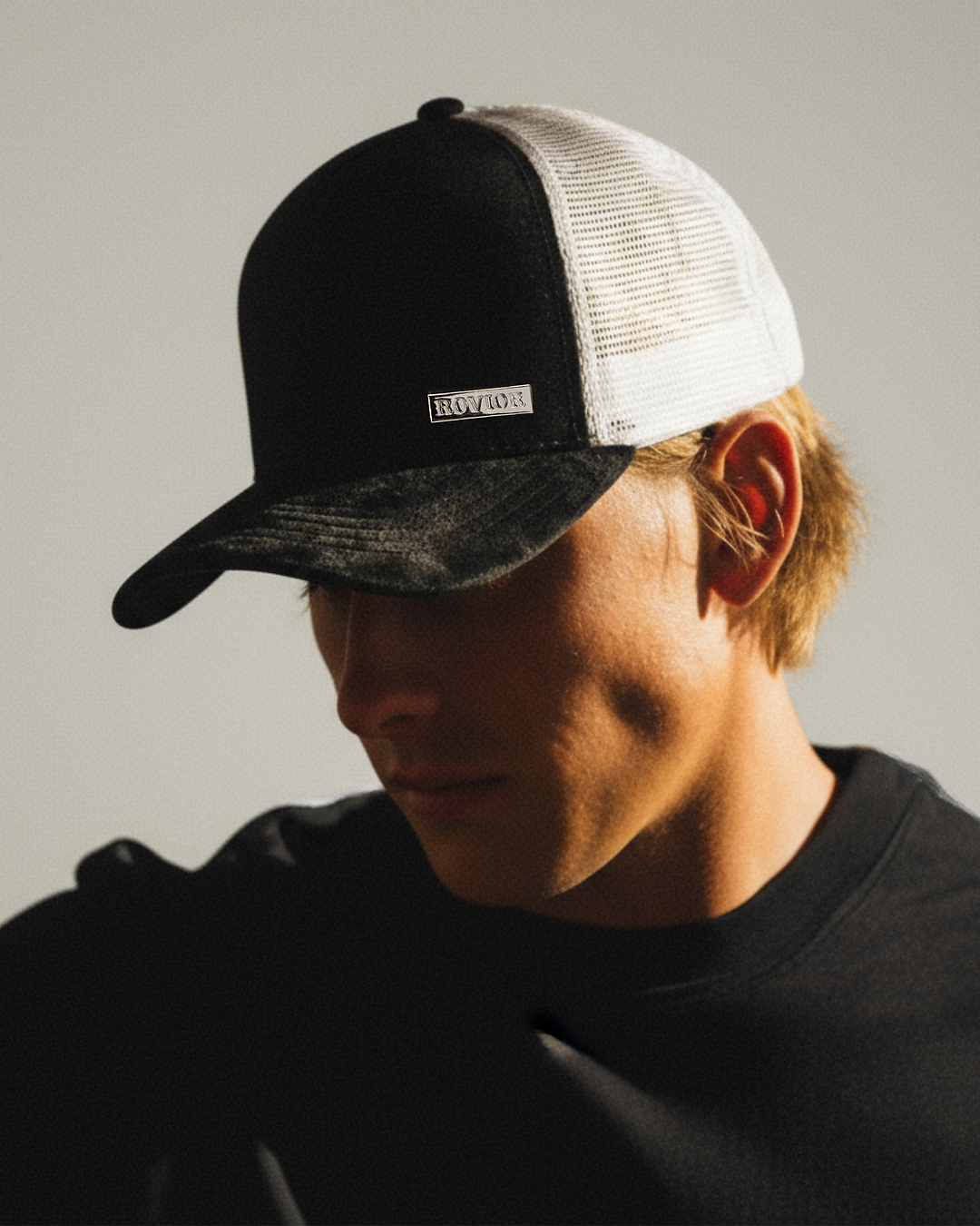 Metaluxe Velvet Cap - Black & White
