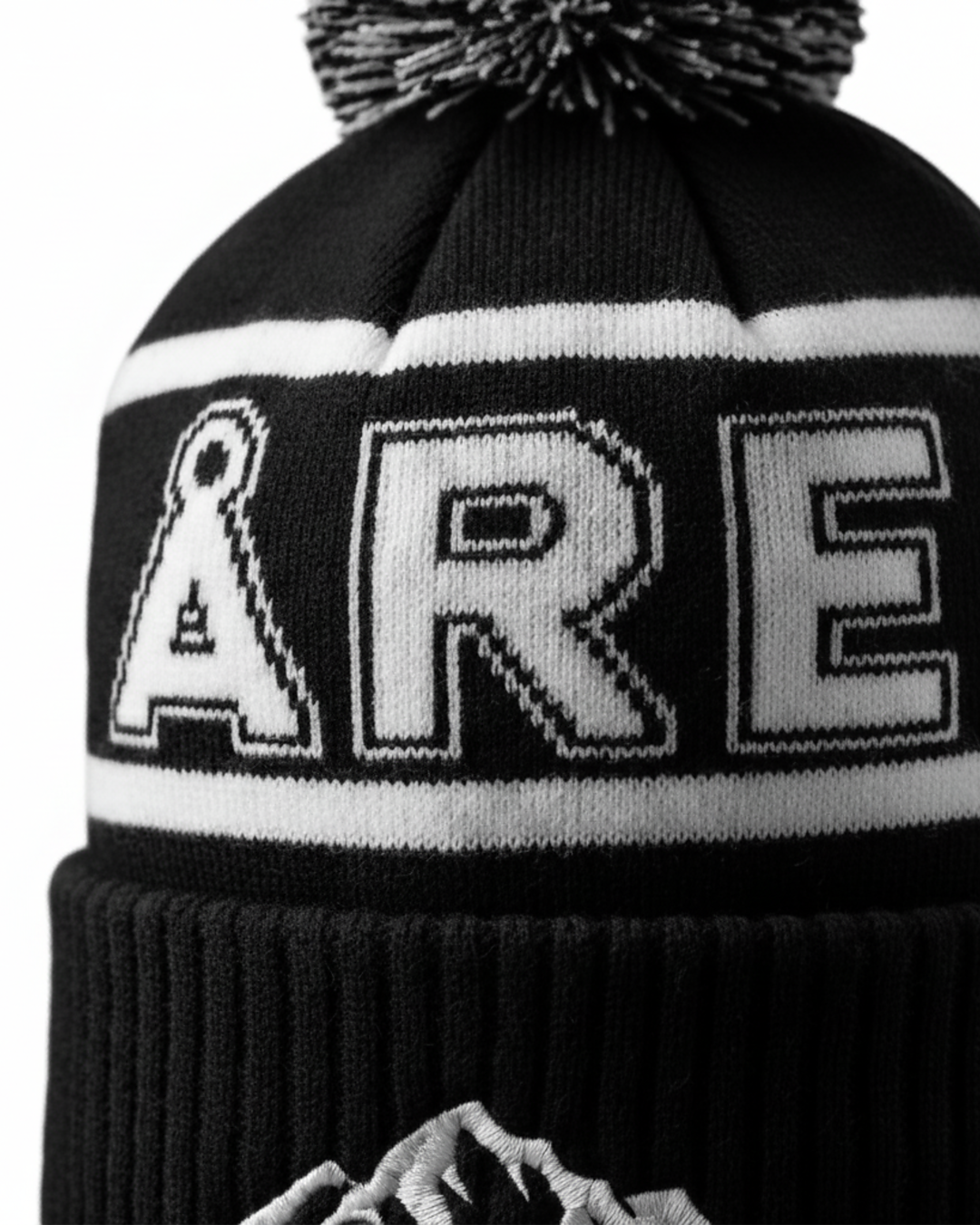 Åre Mössa Svart med Tofs