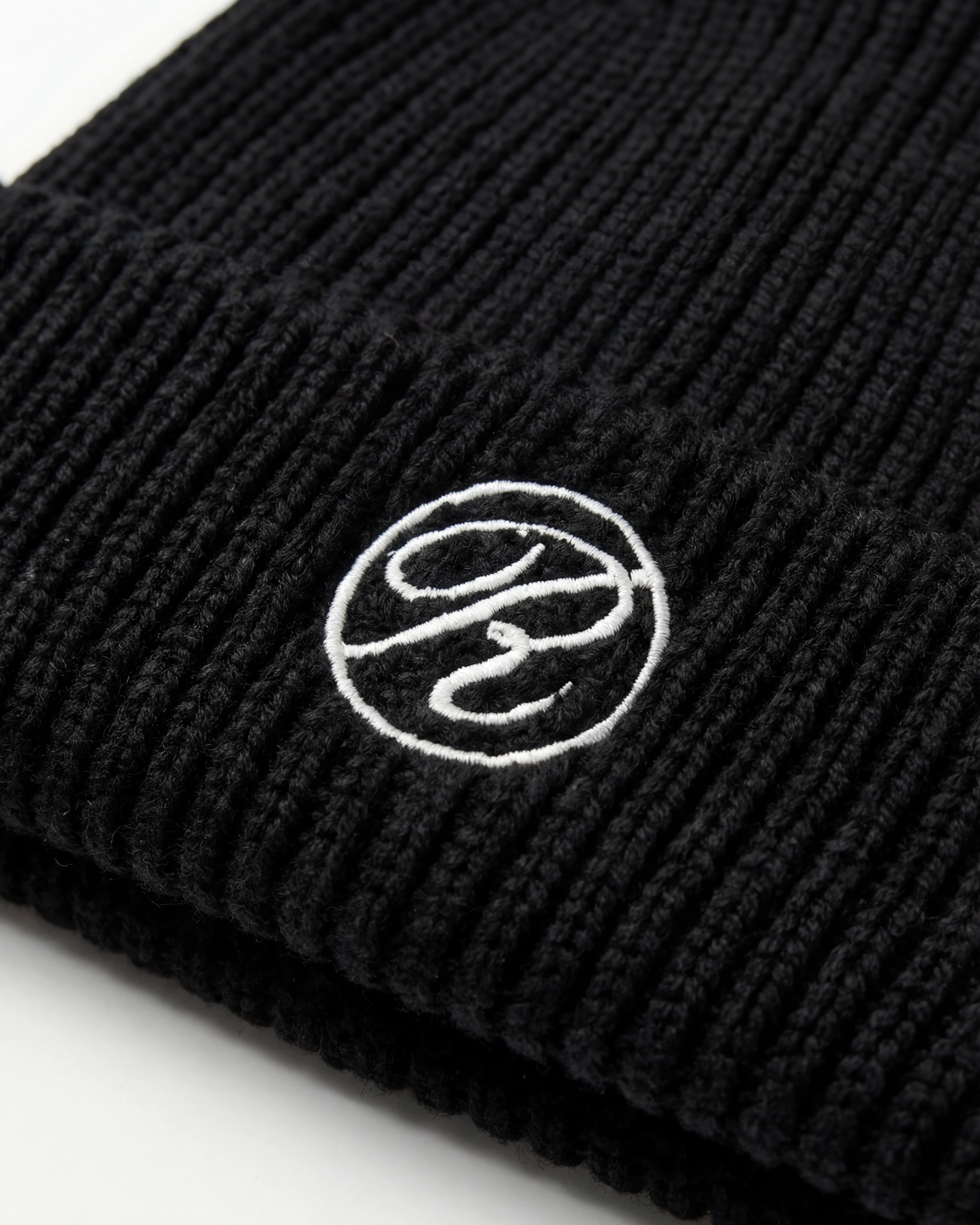 Ribbstickad Mössa Rovior Closeup - Svart